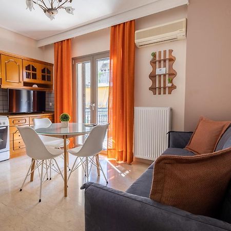 Your Cozy Six Street Apartment Larissa Bagian luar foto