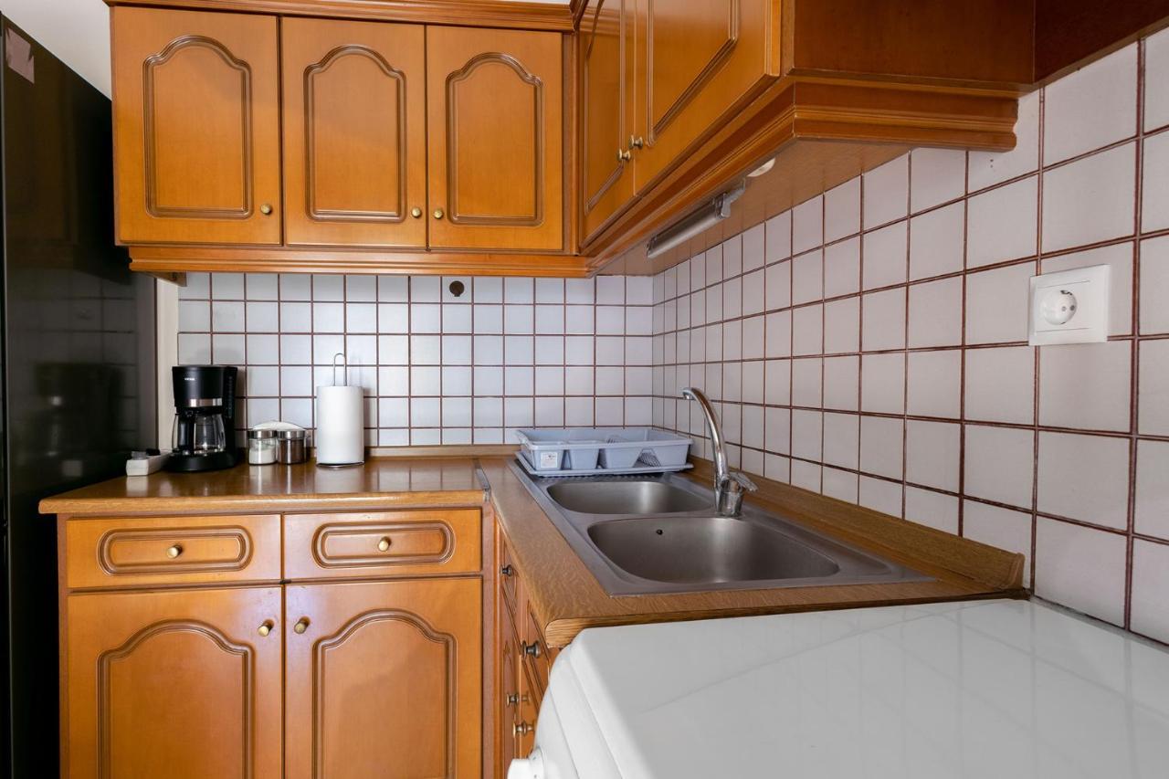 Your Cozy Six Street Apartment Larissa Bagian luar foto
