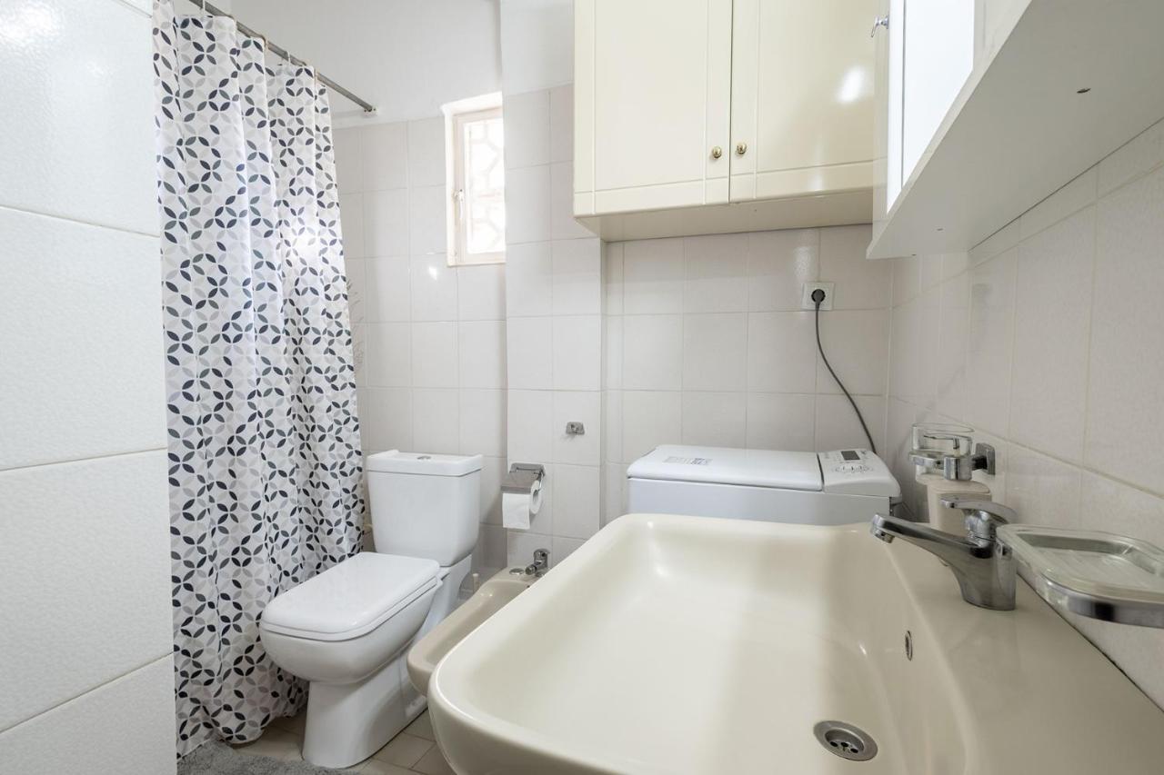 Your Cozy Six Street Apartment Larissa Bagian luar foto