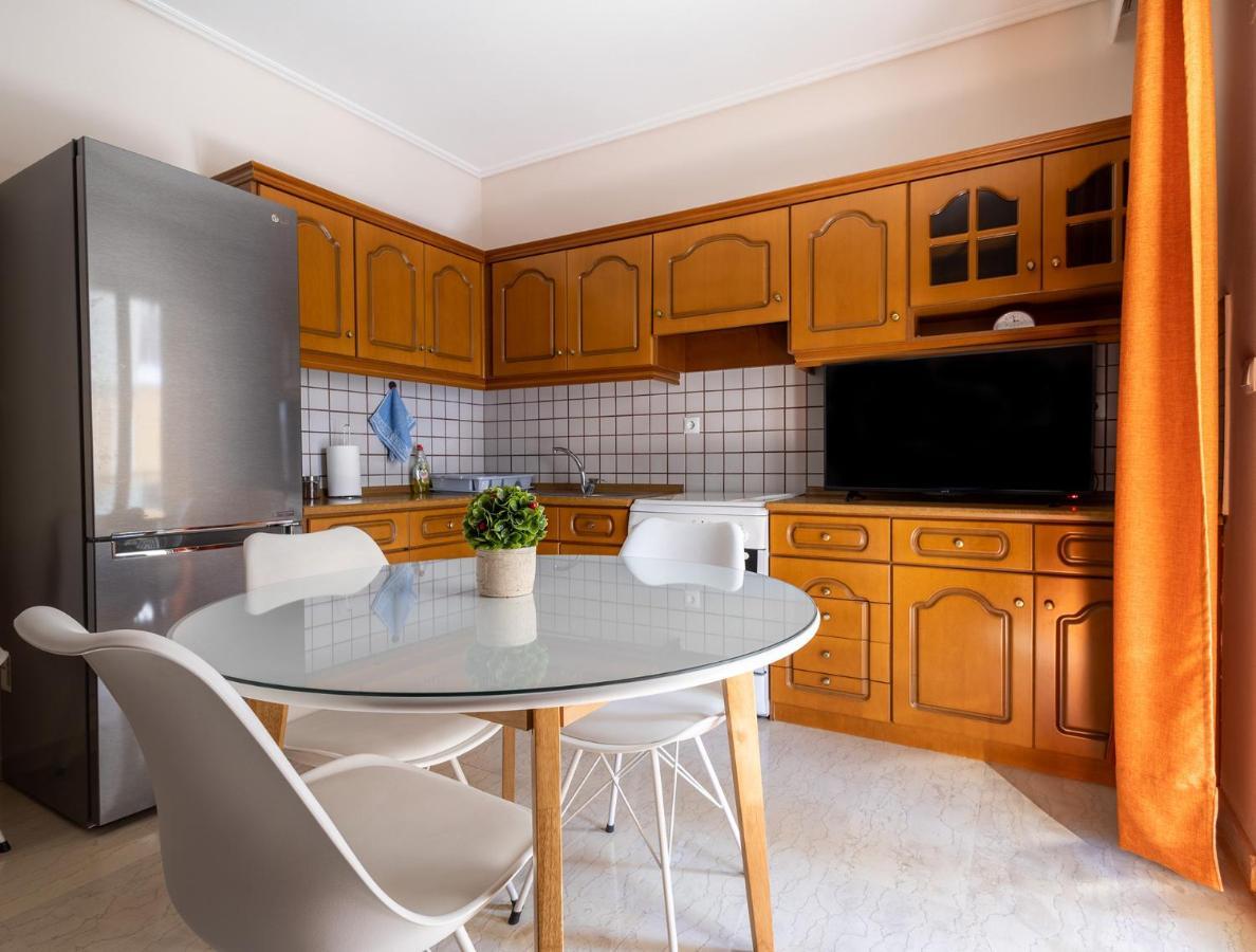 Your Cozy Six Street Apartment Larissa Bagian luar foto
