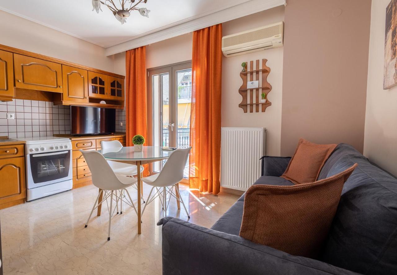 Your Cozy Six Street Apartment Larissa Bagian luar foto